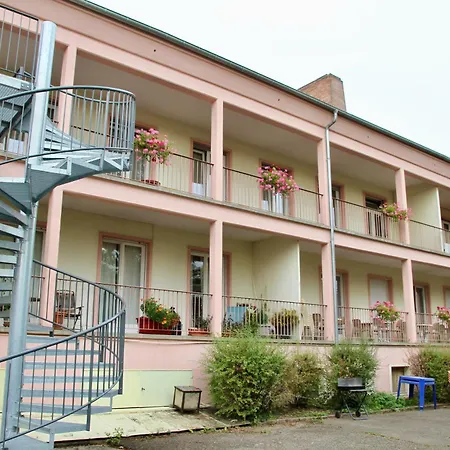 Auberge De Jeunesse ホステル *