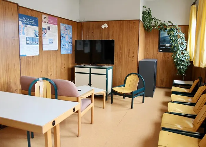 Auberge De Jeunesse Ostello *