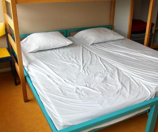 Auberge De Jeunesse Ostello *