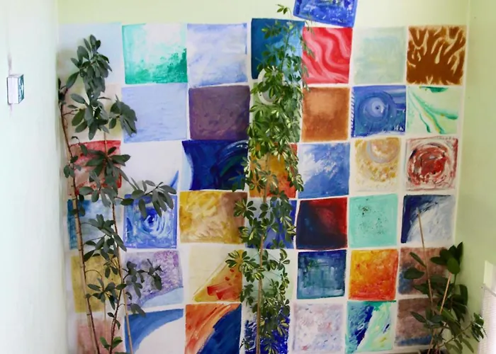 Auberge De Jeunesse Hostal *